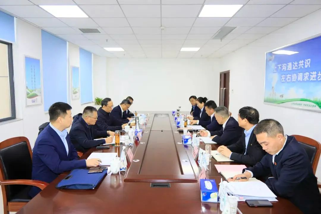 省政府國資委黨委書記、主任李濤一行到花花牛乳業(yè)集團調研