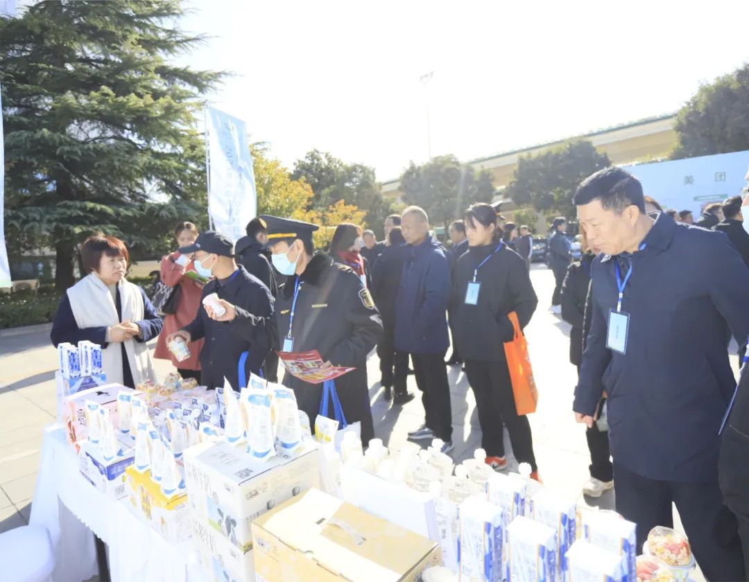 花花牛丨落實食品生產加工企業(yè)質量安全主體責任，助力人民群眾生活更美好——2023年河南省暨鄭州食品安全宣傳周啟動儀式隆重舉行
