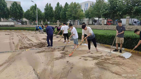 微光匯聚、風雨同舟，我們一起扛！
