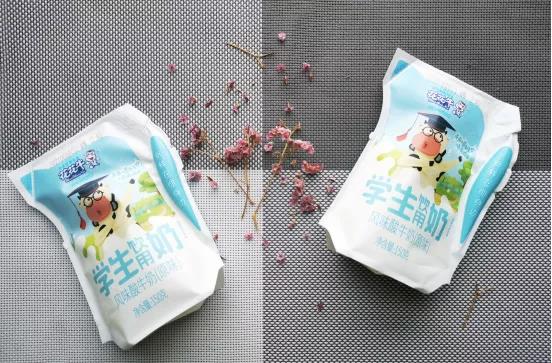 花花牛首款愛克林低溫學生飲用酸牛奶上市啦?。。? title=