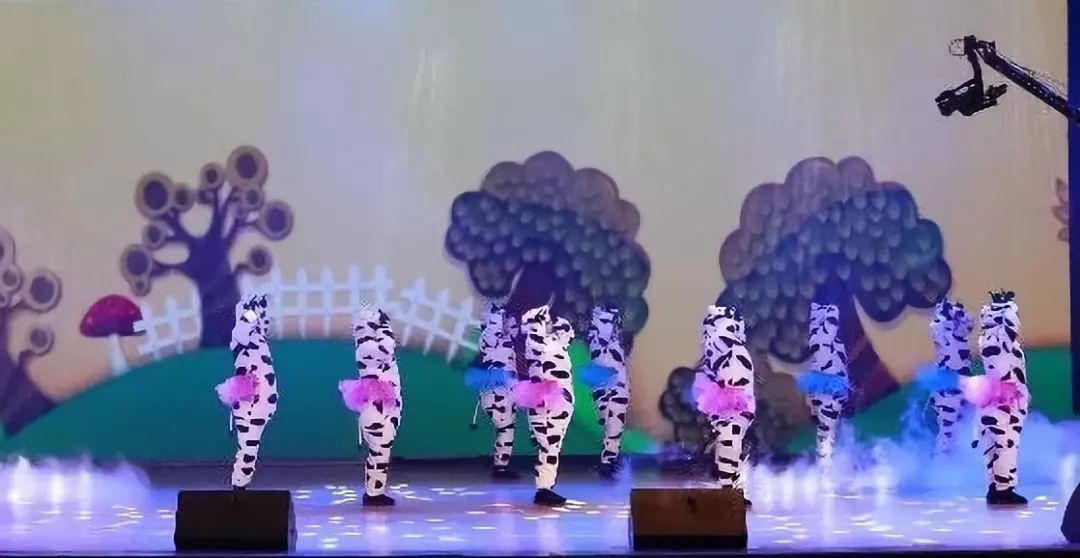 “贏在2019”，花花牛乳業(yè)集團(tuán)2019年新春晚會(huì)盛大開幕