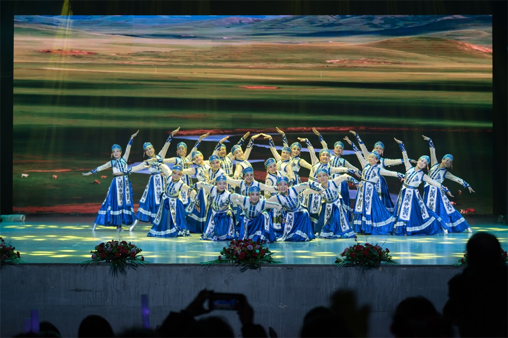 “不忘初心、聚力前行” 花花牛集團2018迎新春聯(lián)歡會隆重舉行