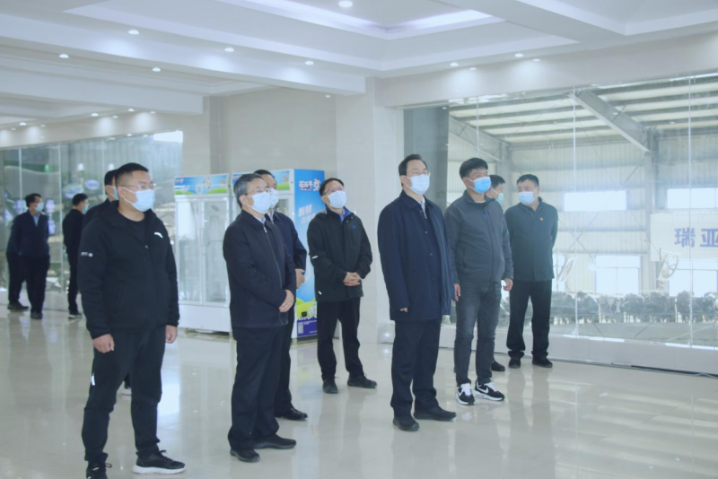 河南省人大常委會黨組書記、副主任孔昌生蒞臨花花牛魯山瑞亞牧場參觀調(diào)研