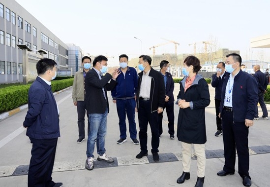 鄭州市人大副主任孫黎、市政府副市長李喜安一行 蒞臨花花牛開展“三送一強”活動